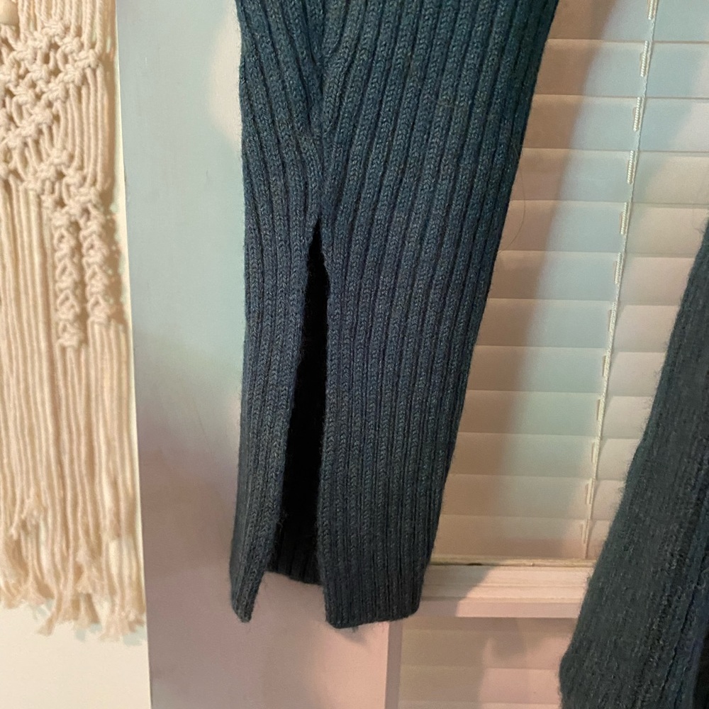 Open back sweater - Picture 3 of 5